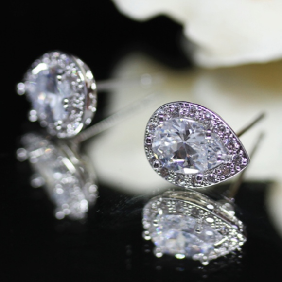 14kt Gold Dipped Halo Swarovski Earrings - Picture 1 of 8